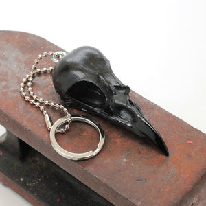 magpie skull keychain - black
